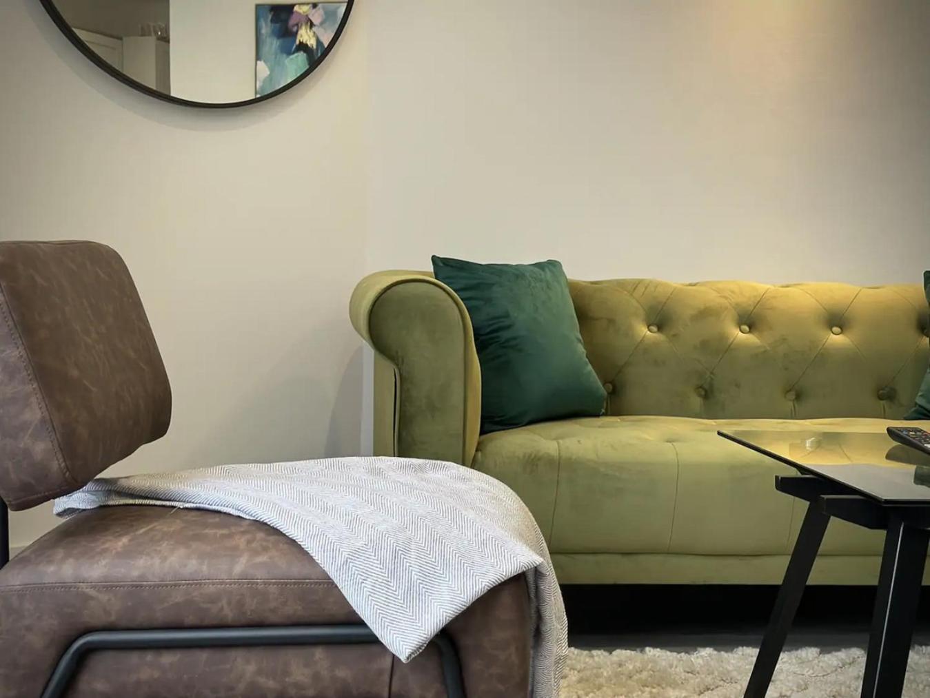 Escape In Town Centre - Free Parking Apartment Swindon