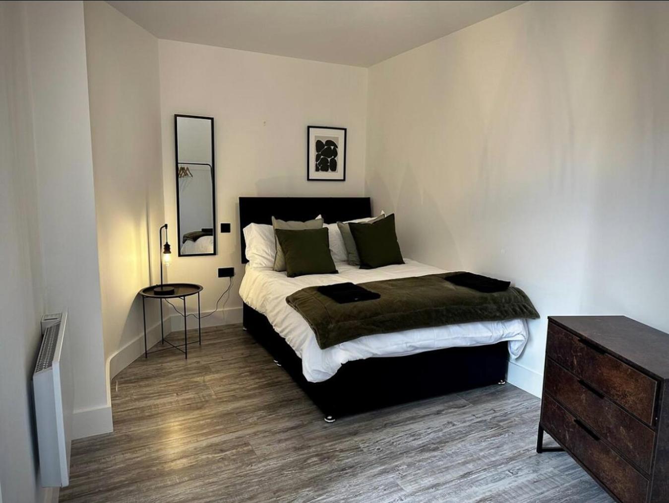 Escape In Town Centre - Free Parking Apartment