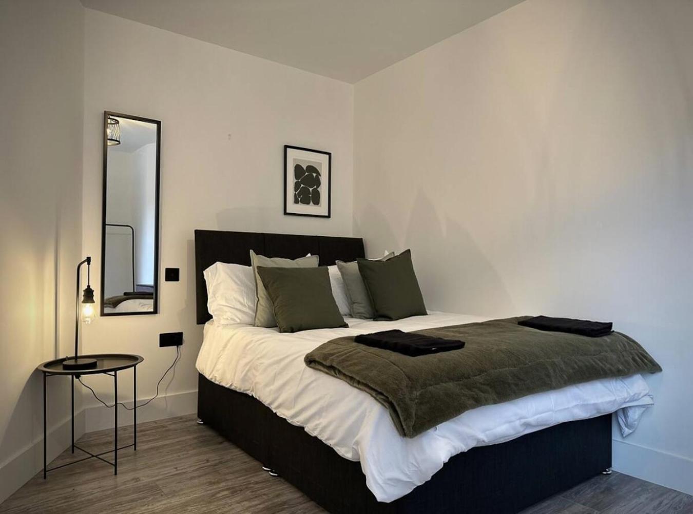 Apartment Escape In Town Centre - Free Parking *